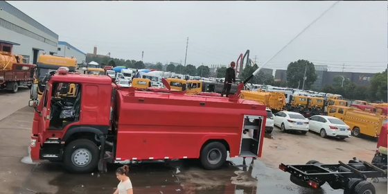 Sinotruk HOWO Xe phun nước cao áp chữa cháy 10000L