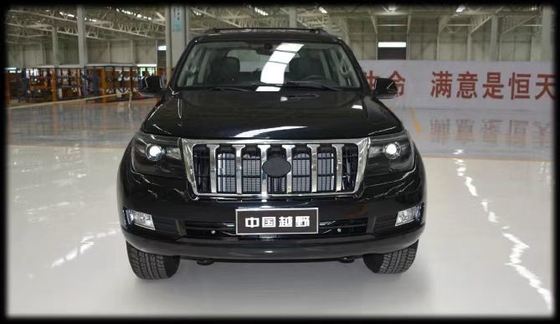 Trong kho SUV địa hình Công suất lớn Không gian rộng Ba màu sản xuất ô tô công nghệ động cơ tiên tiến