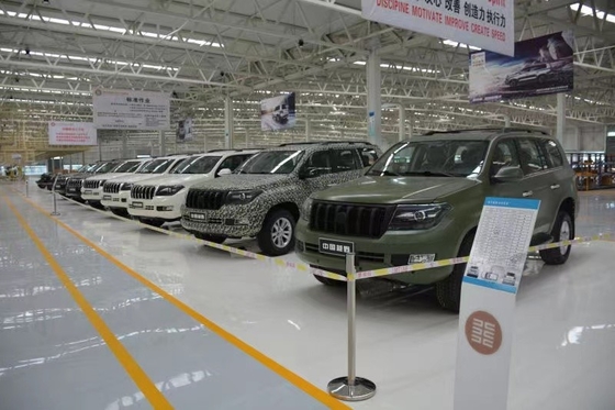 Trong kho SUV địa hình Công suất lớn Không gian rộng Ba màu sản xuất ô tô công nghệ động cơ tiên tiến