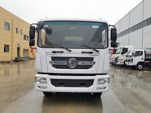 Xe tải chở nước đã qua sử dụng Dongfeng Duolika D9